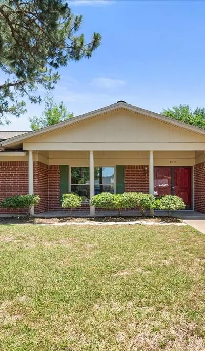 815 Vail Drive, Arlington TX 76012 - Photo 2