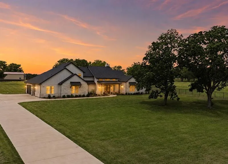 1406 Kara Trail, Van Alstyne TX 75495