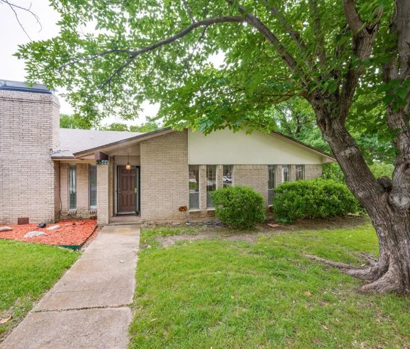 3544 Esplendor Avenue, Irving TX 75062
