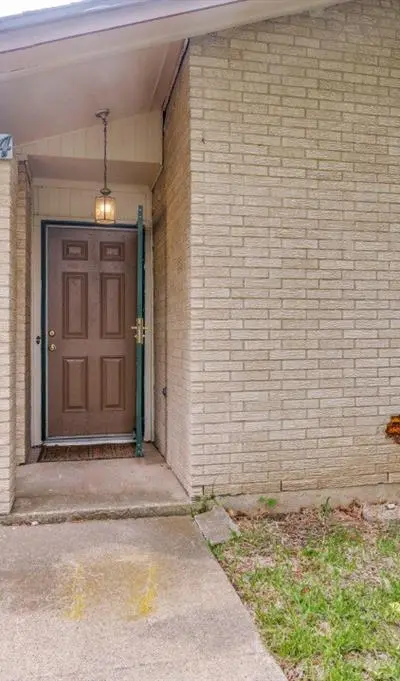 3544 Esplendor Avenue, Irving TX 75062 - Photo 2