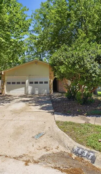 1137 Meadow Creek Court, Lancaster TX 75146