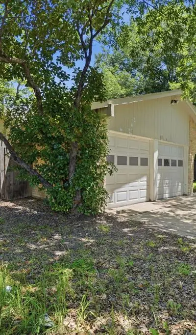 1137 Meadow Creek Court, Lancaster TX 75146 - Photo 3