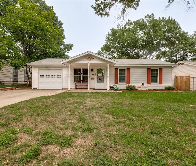 209 Helen Drive, Arlington TX 76011
