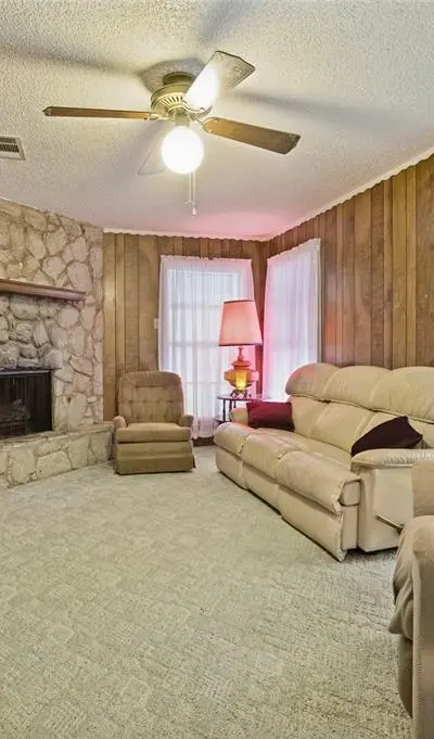209 Helen Drive, Arlington TX 76011 - Photo 4