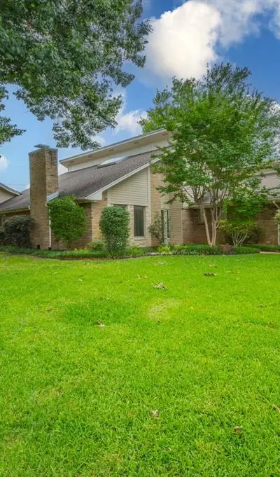 1000 Briarcliff Drive, Arlington TX 76012