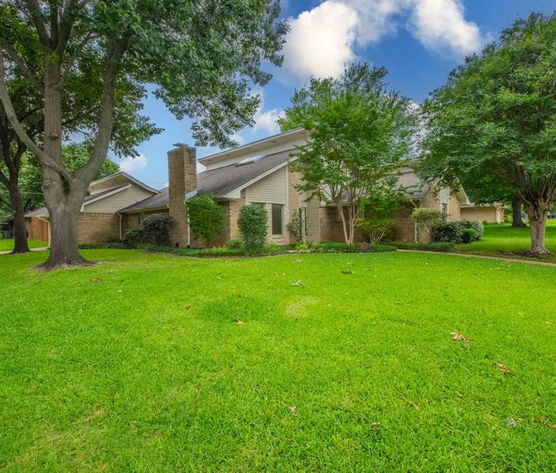 1000 Briarcliff Drive, Arlington TX 76012