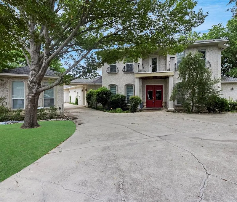 6413 Ridglea Crest Drive, Fort Worth TX 76116