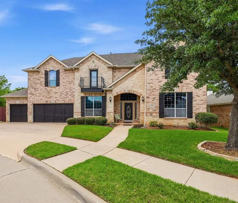 201 Fountainview Drive, Euless TX 76039