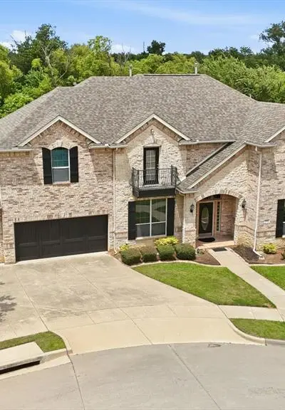 201 Fountainview Drive, Euless TX 76039 - Photo 2