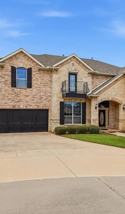 201 Fountainview Drive, Euless TX 76039 - Photo 3