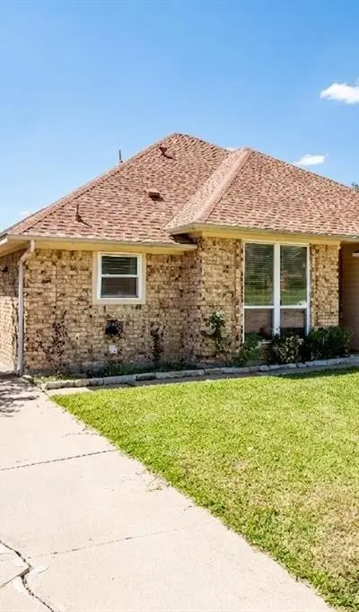 4925 Longwood Court, Irving TX 75038 - Photo 3