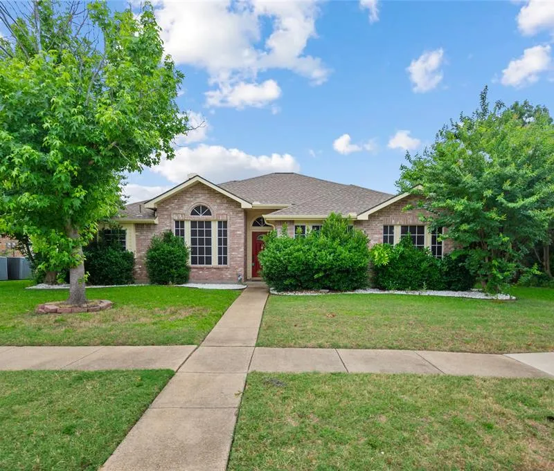 2726 Crosslands Drive, Garland TX 75040