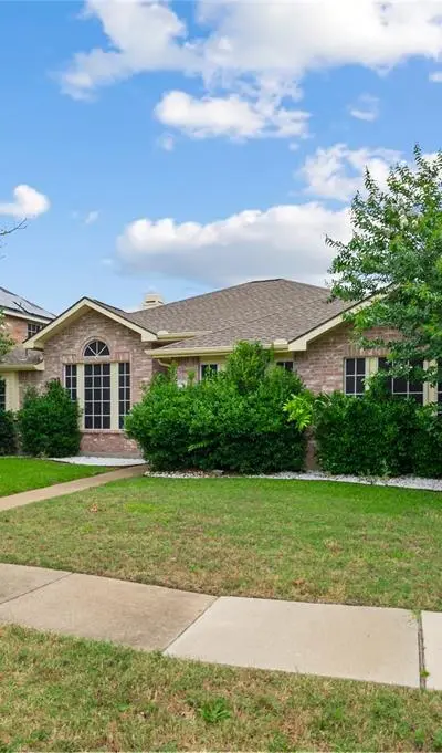 2726 Crosslands Drive, Garland TX 75040 - Photo 2