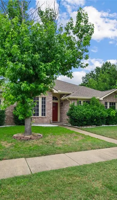 2726 Crosslands Drive, Garland TX 75040 - Photo 3