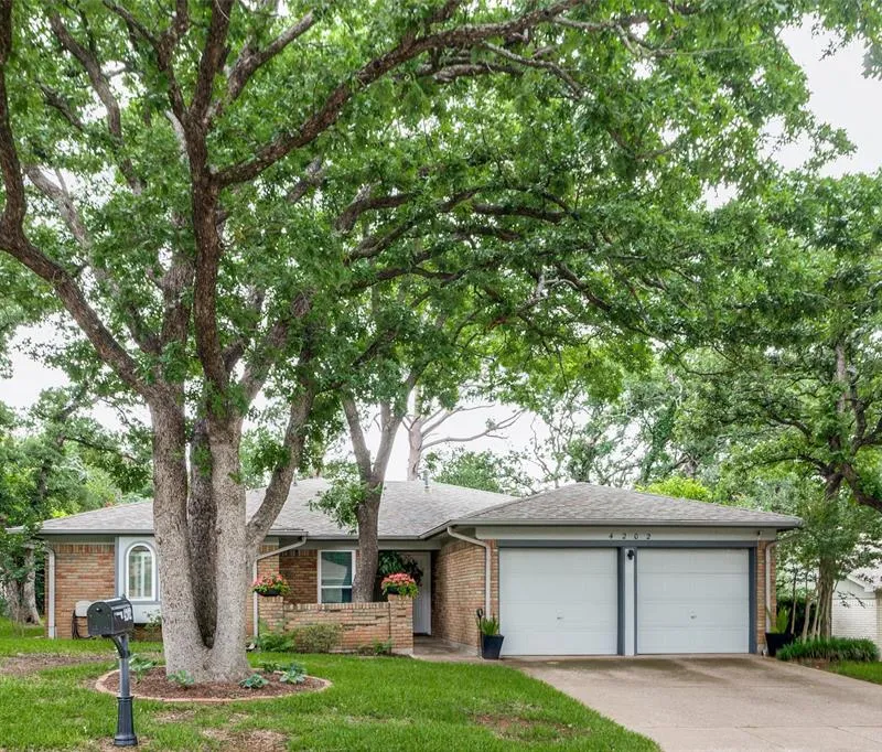 4202 Blossom Trail, Arlington TX 76016