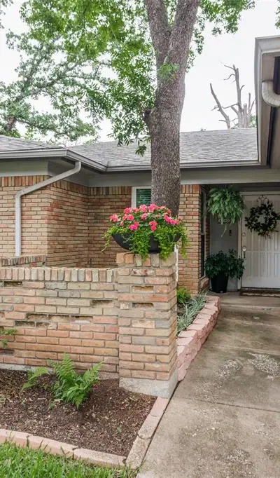 4202 Blossom Trail, Arlington TX 76016 - Photo 2