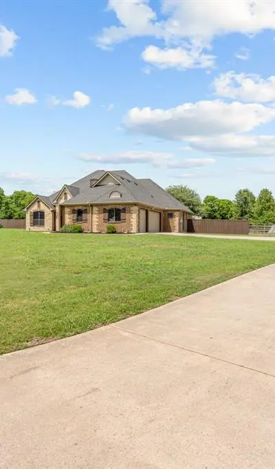 7230 Hunnington Drive, Sanger TX 76266 - Photo 3