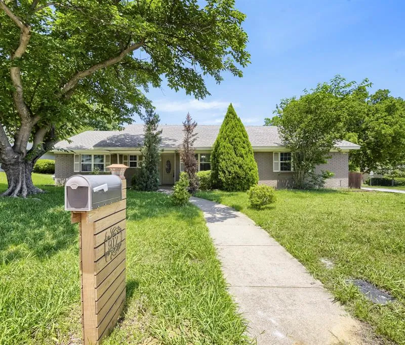 917 Stratford Drive, Bedford TX 76021