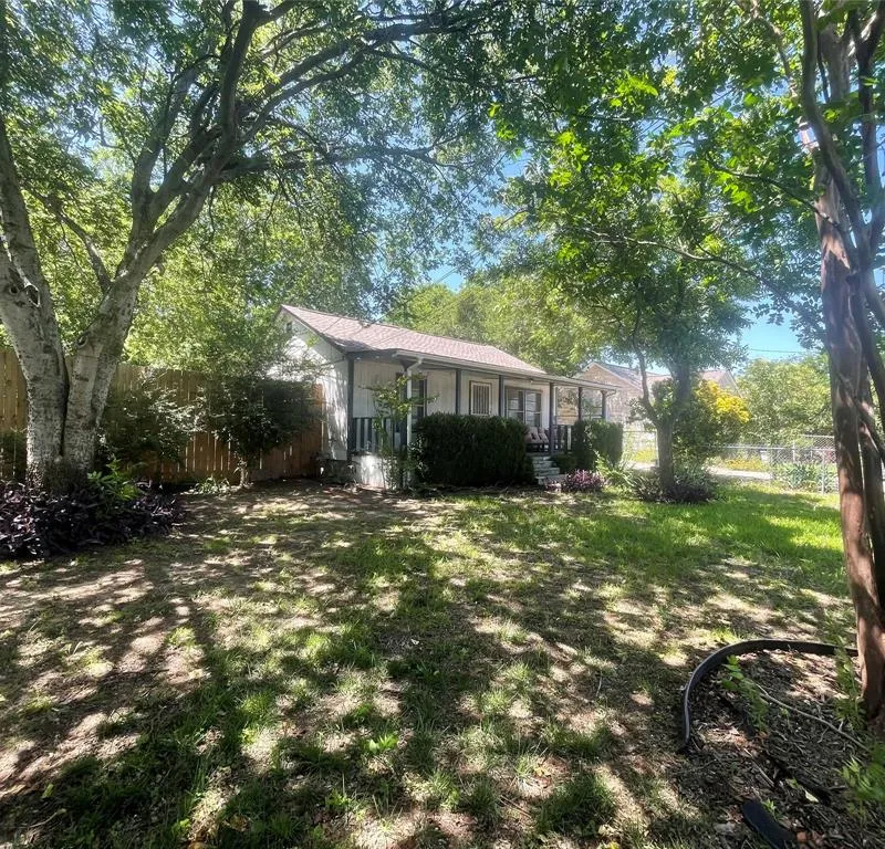 611 Crestside Drive, Duncanville TX 75137