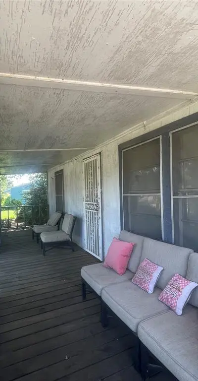 611 Crestside Drive, Duncanville TX 75137 - Photo 2
