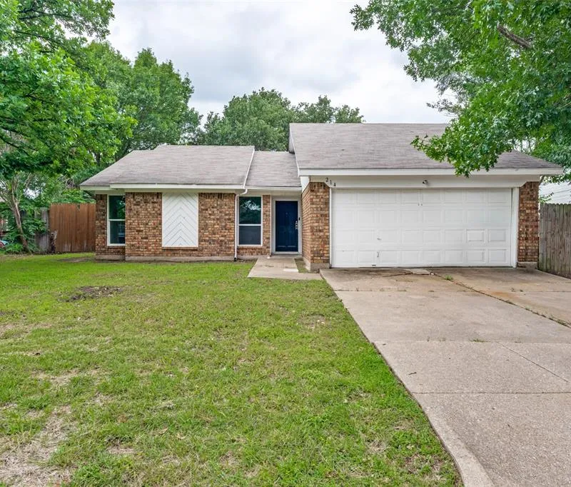 214 Valley Forge Lane, Arlington TX 76002