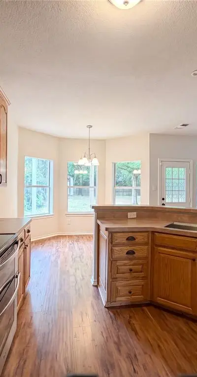 6218 Kingswood Drive, Arlington TX 76001 - Photo 2