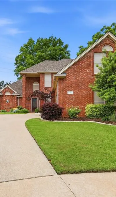 2701 Holly Brook Court, Bedford TX 76021 - Photo 3