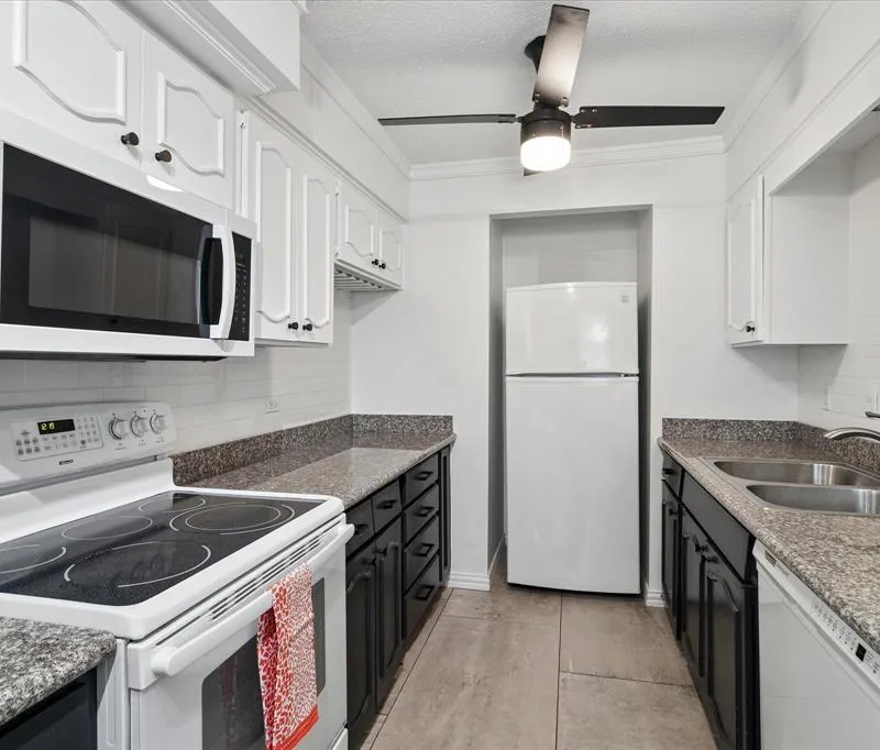 7806 Royal Lane # 224, Dallas TX 75230