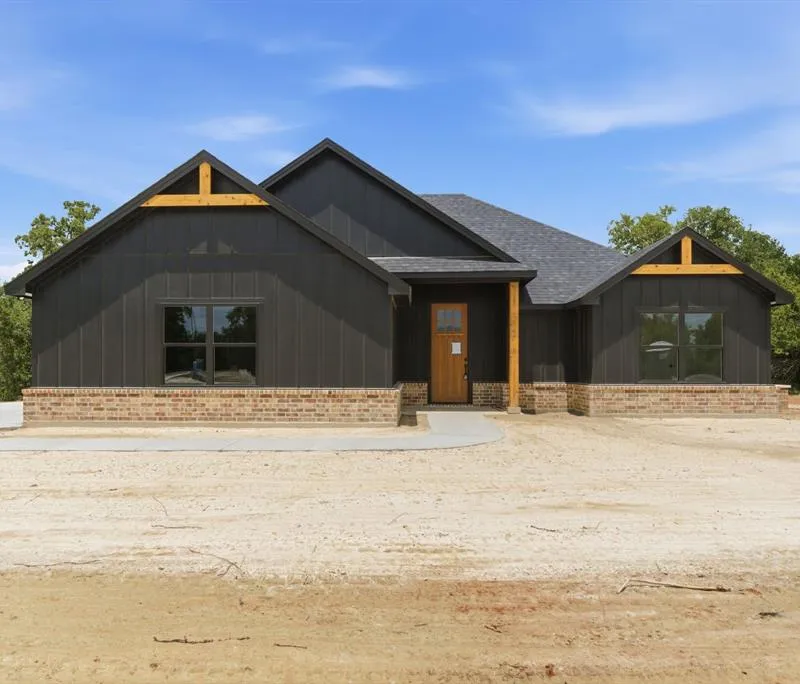 105 Graystone, Weatherford TX 76088
