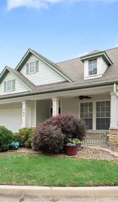 709 Creek Walk Place, Arlington TX 76015 - Photo 2