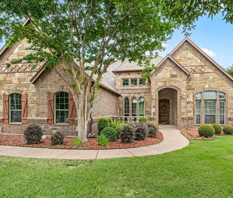 1341 Whisper Willows Drive, Fort Worth TX 76052