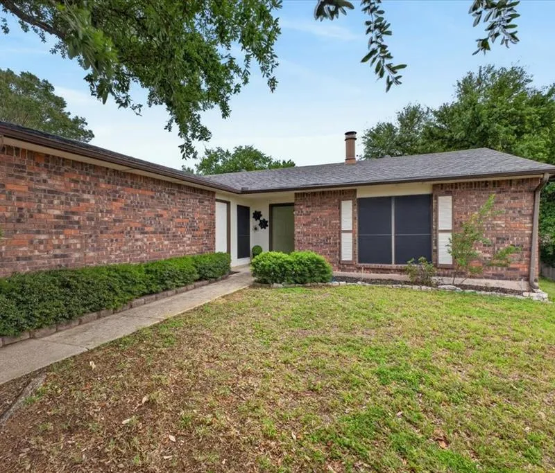 6506 Blackberry Drive, Arlington TX 76016
