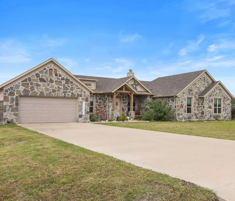 300 Delatorre Street, Trenton TX 75490