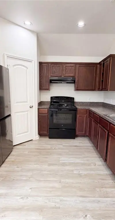 2824 Saint Bernard Drive, Dallas TX 75233 - Photo 2