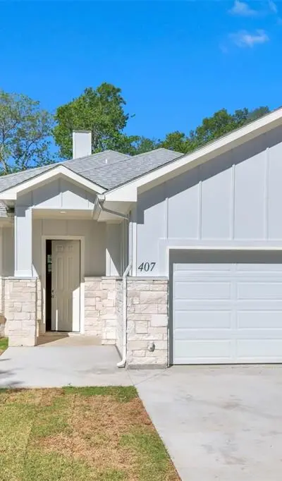 407 Henderson Street, Bonham TX 75418
