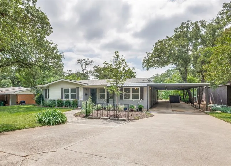 1506 Briarwood Boulevard, Arlington TX 76013