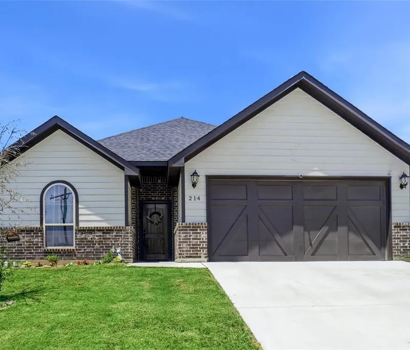 214 Clover Circle, Weatherford TX 76086
