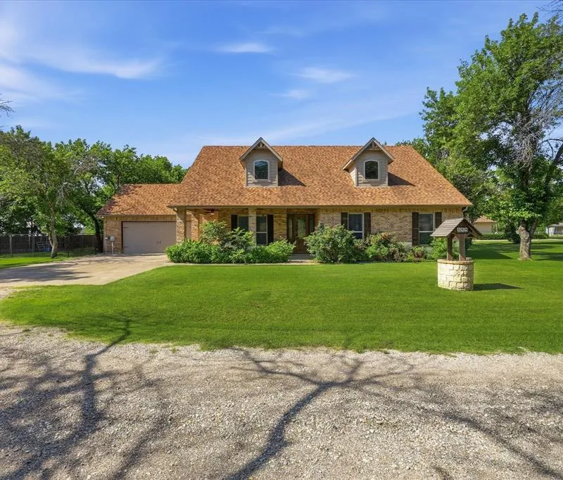 108 S Walnut Street, Roanoke TX 76262