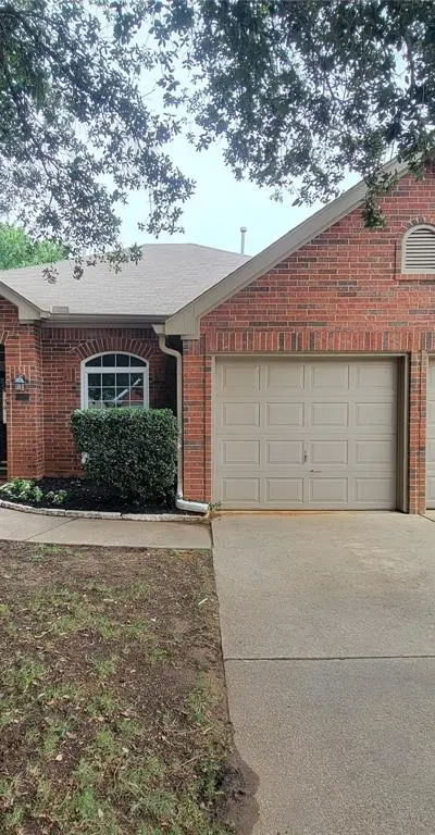 1604 Knoll Ridge Circle, Corinth TX 76210