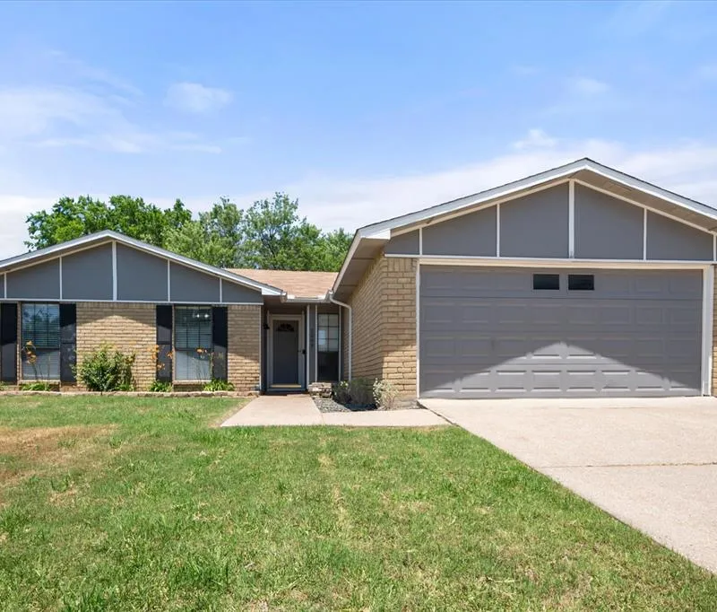 7009 Forestview Drive, Arlington TX 76016