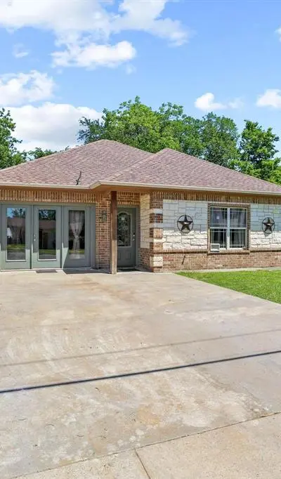 303 E Brockett Street, Sherman TX 75090 - Photo 2