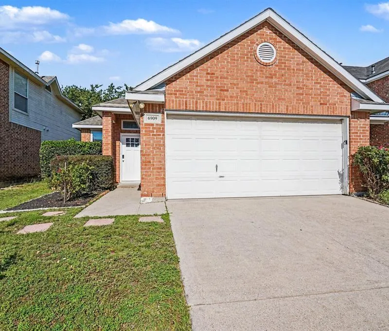 6909 Chaco Trail, Fort Worth TX 76137
