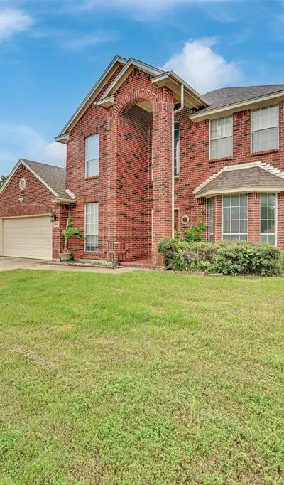 204 Springpark Drive, Arlington TX 76014 - Photo 2