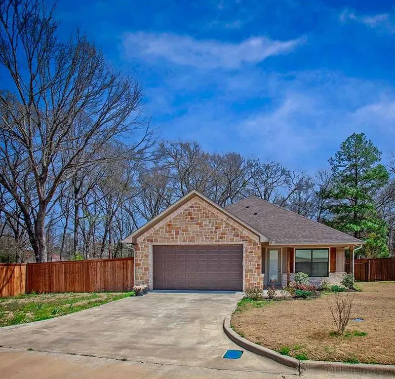 111 Oak Street, Emory TX 75440