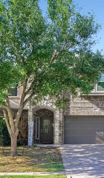 5808 Windy Meadow Lane, Grand Prairie TX 75052 - Photo 2