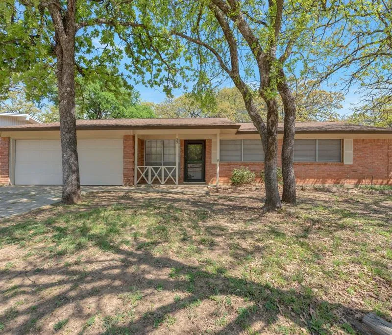 33 Somerset Terrace, Bedford TX 76022