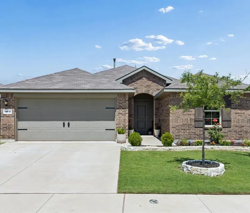 16616 Porterfield Lane, Justin TX 76247