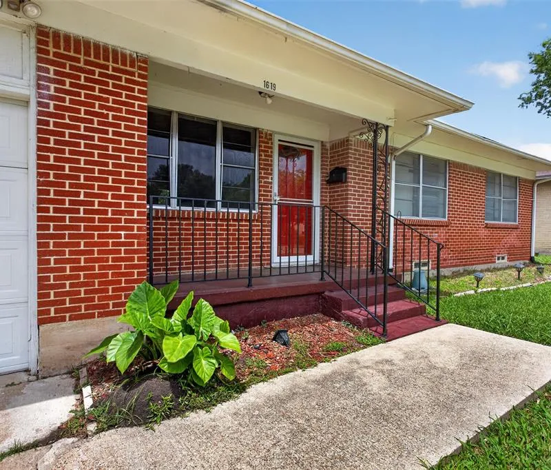 1619 Longview Street, Mesquite TX 75149