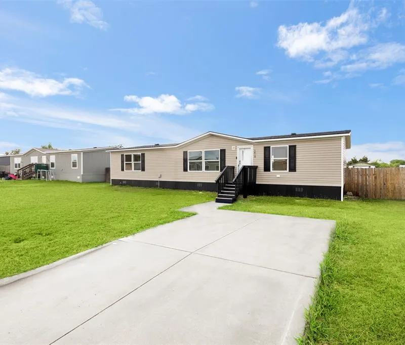 1418 Smooth Stone Drive, Cleburne TX 76033