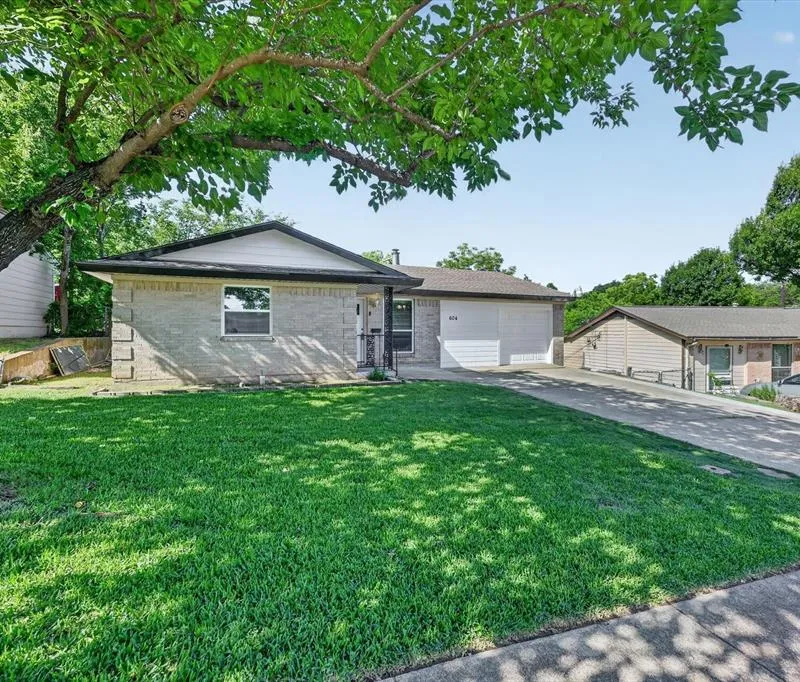 604 Holly Lane, Duncanville TX 75116